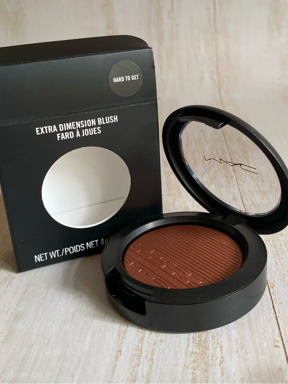 MAC Cosmetics rich shimmering